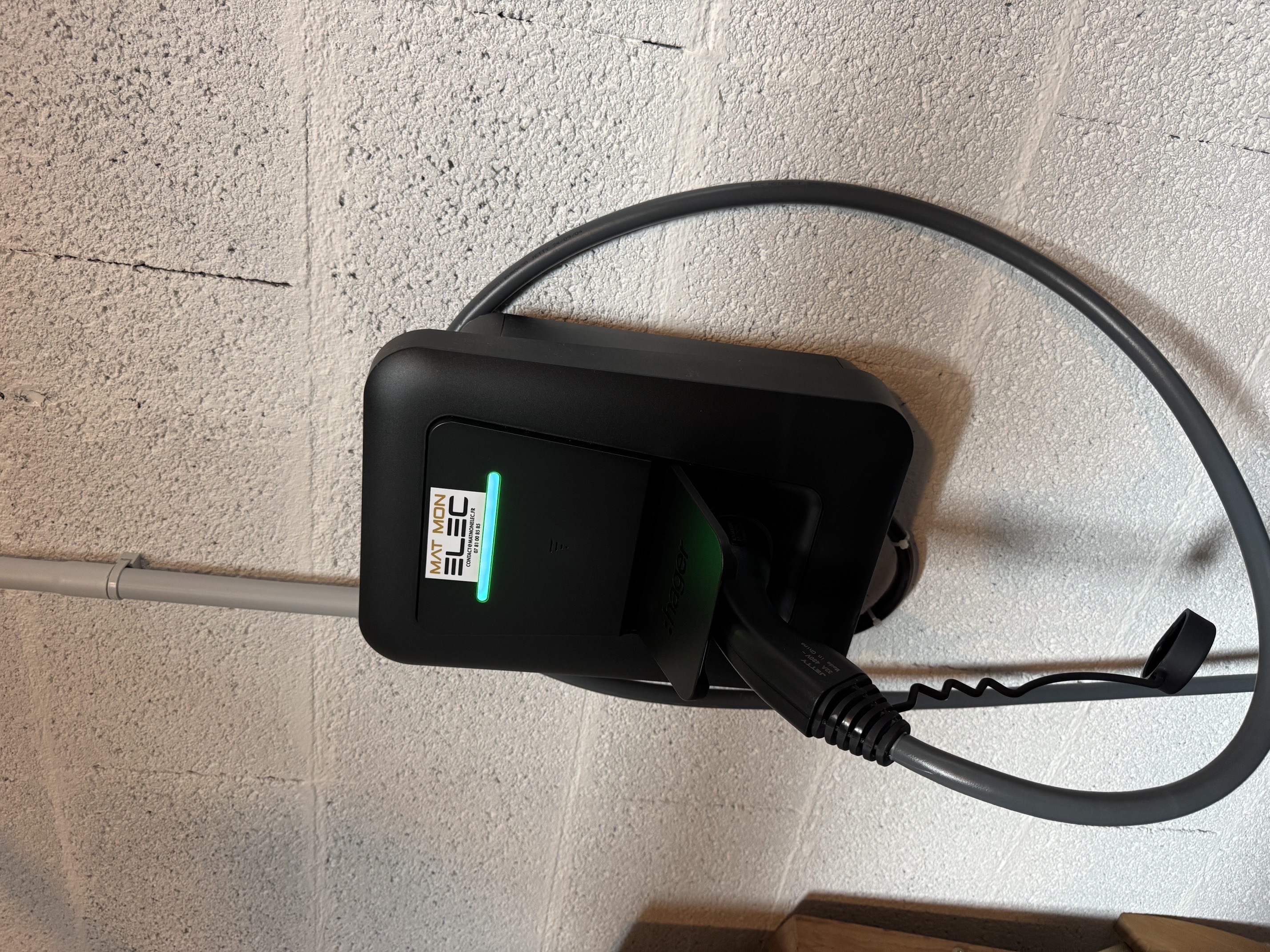 Borne de recharge Hager