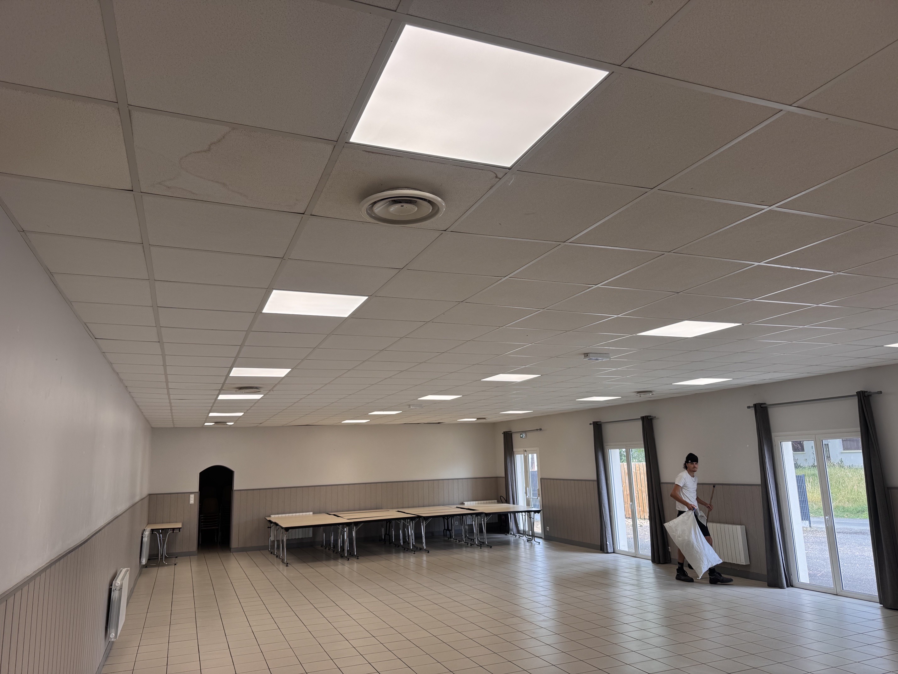 Salle avec les nouveaux panneaux LED