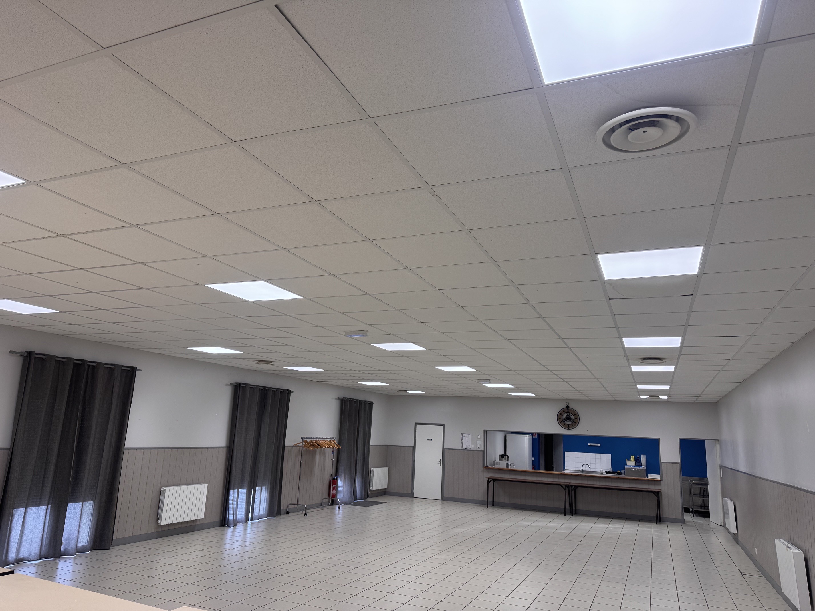 Eclairage LED sur l'ensemble de la salle