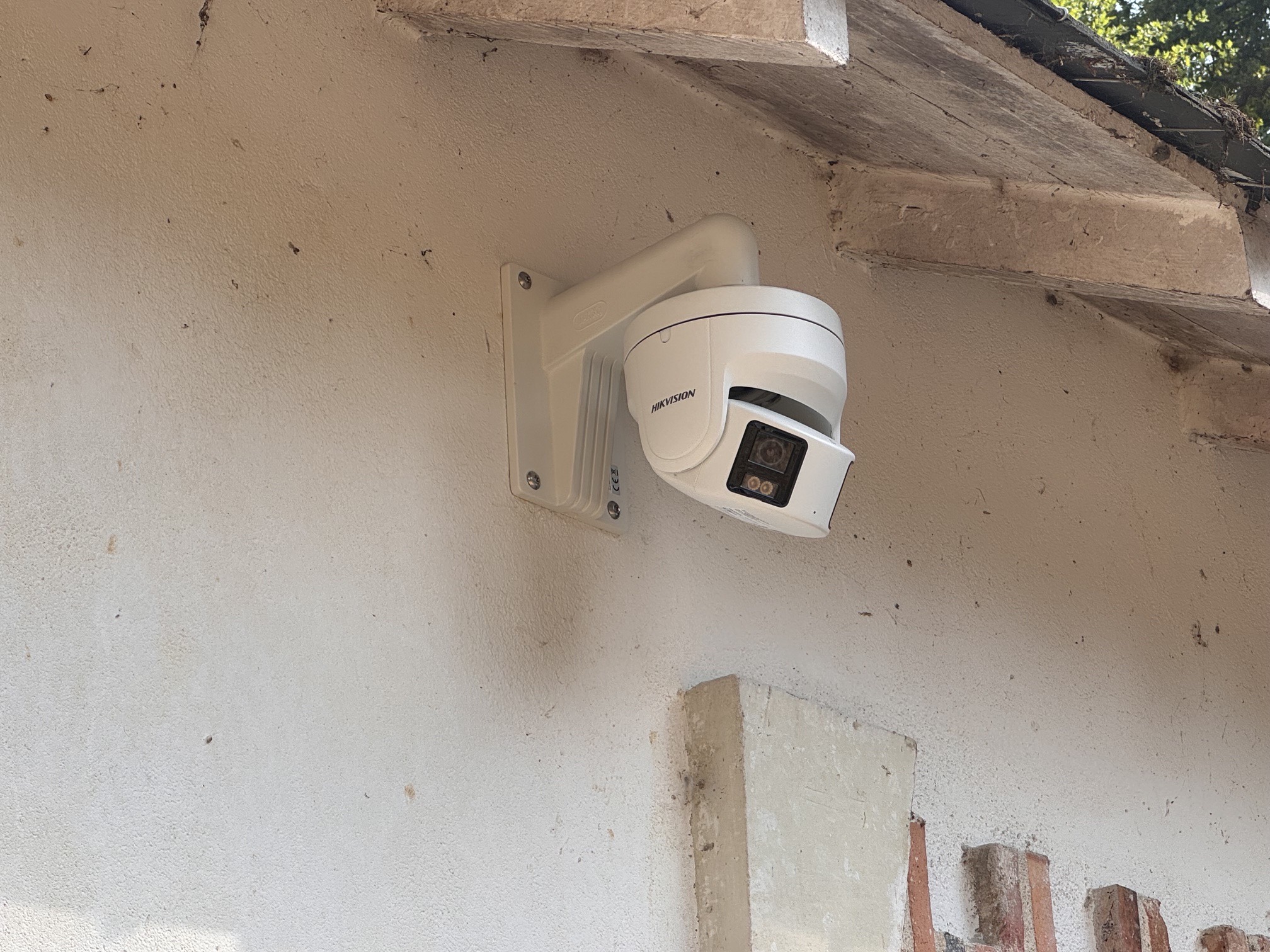 Caméra en façade de la propriété