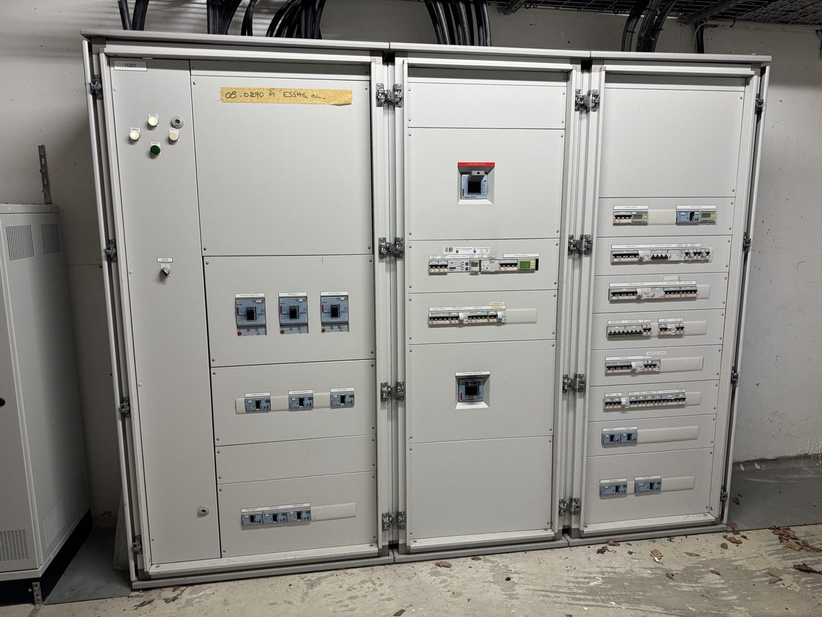 Armoire électrique contrôlée